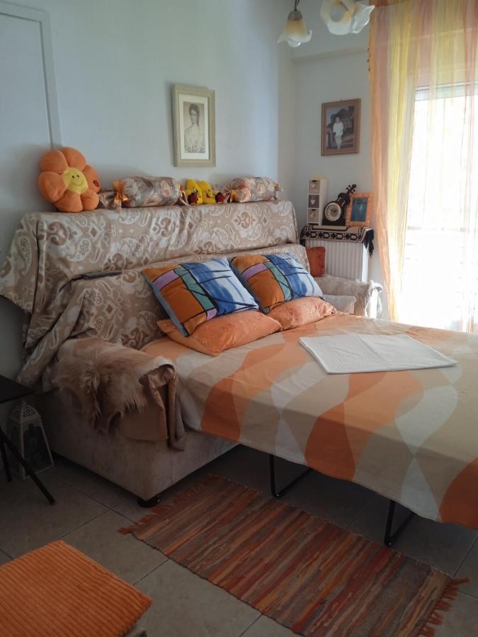 John's Home: Family Apartment with Shared Rooms Volos Exterior photo